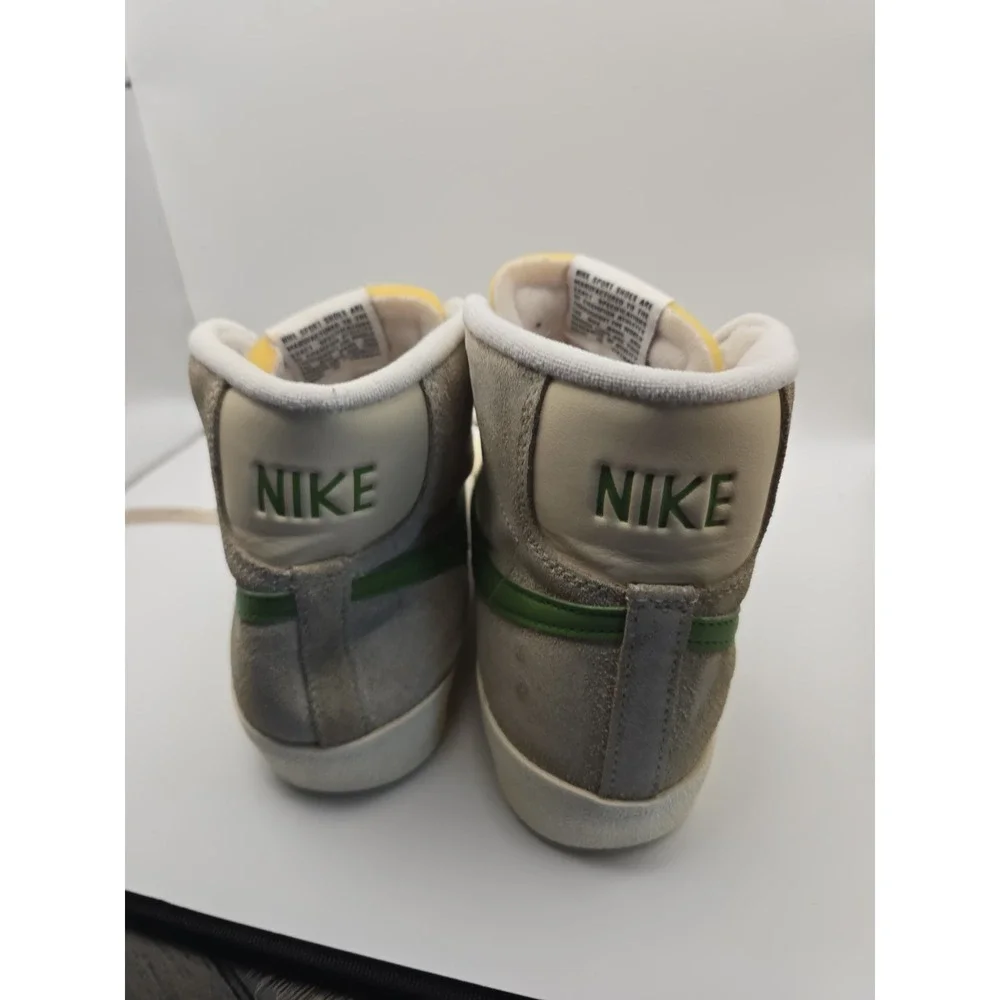 Women's Nike Blazers Size 7.5 dv7006-200 Tan And Green